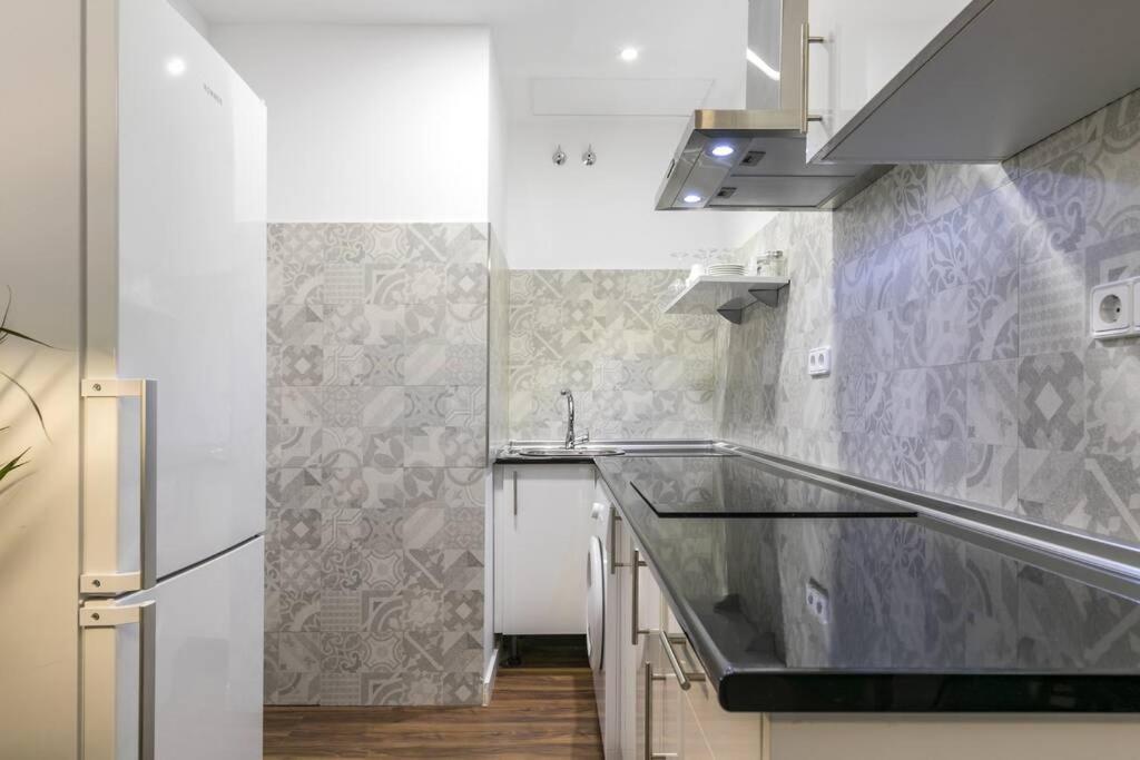 Apartamentos Plaza De Pedro Zerolo I Madrid Eksteriør billede