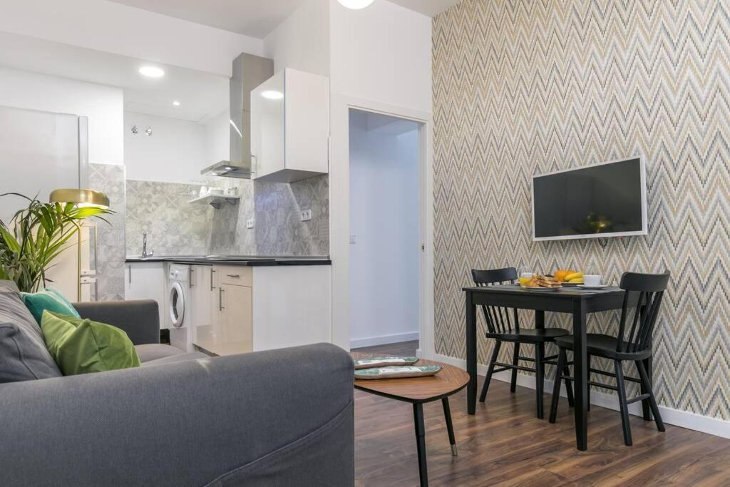 Apartamentos Plaza De Pedro Zerolo I Madrid Eksteriør billede