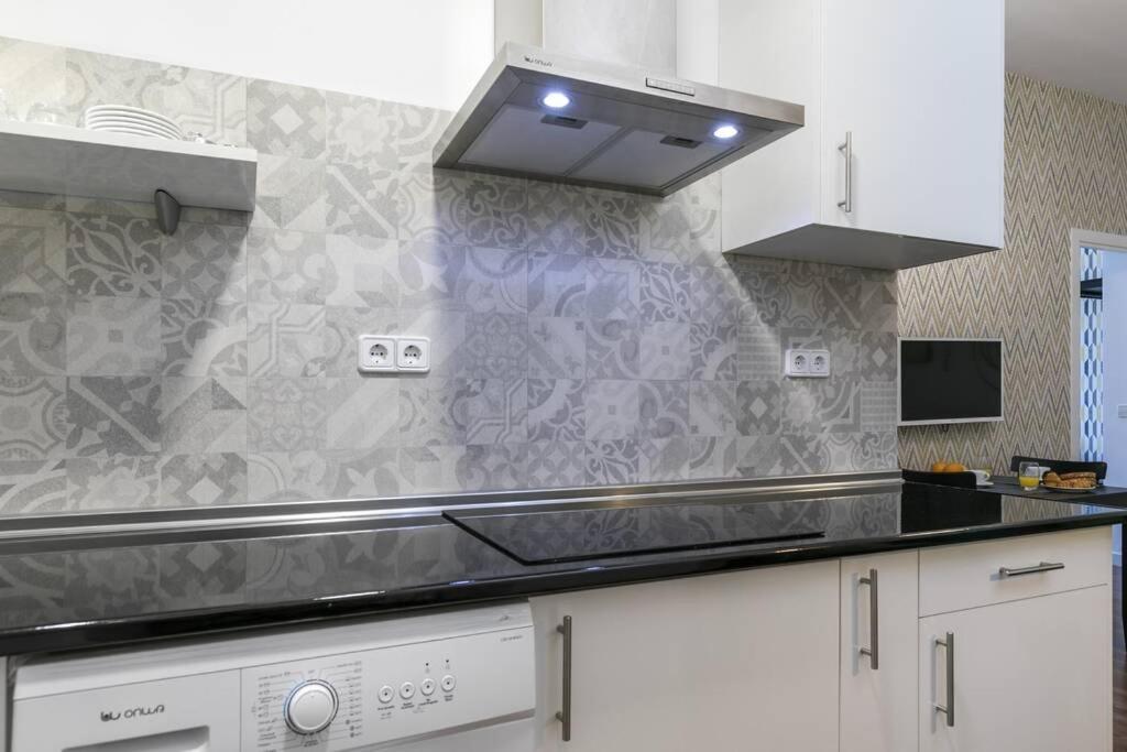 Apartamentos Plaza De Pedro Zerolo I Madrid Eksteriør billede